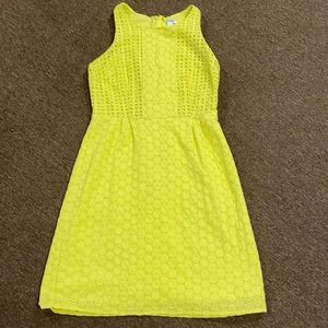 Detailed lemon yellow dress!